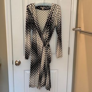 Banana Republic size M ivory& black wrap dress